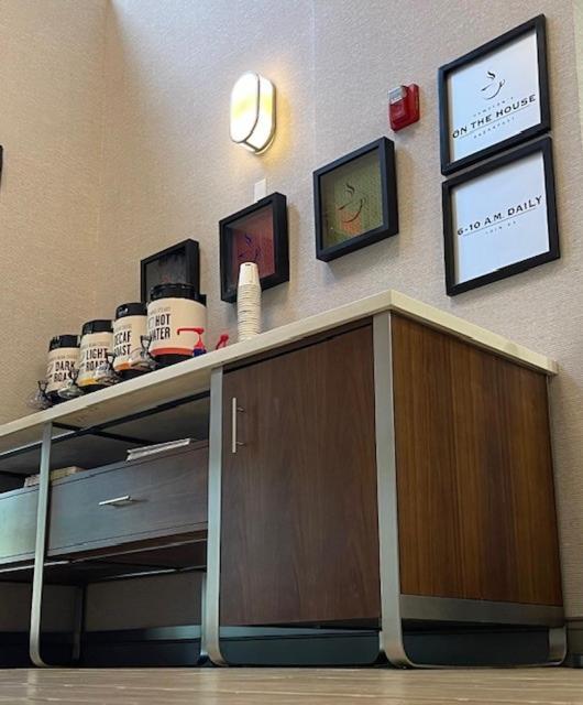 伯瑞特波罗欢朋酒店 布拉特尔伯勒 外观 照片